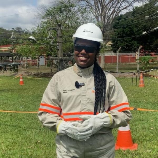 Mulheres em campo: Energisa oferece vagas técnicas preferencialmente para mulheres 