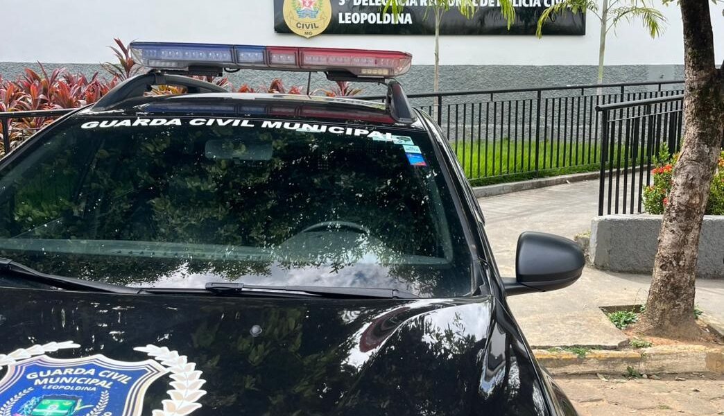 Mulher é detida pela GCM após três crianças serem encontradas sozinhas em Leopoldina