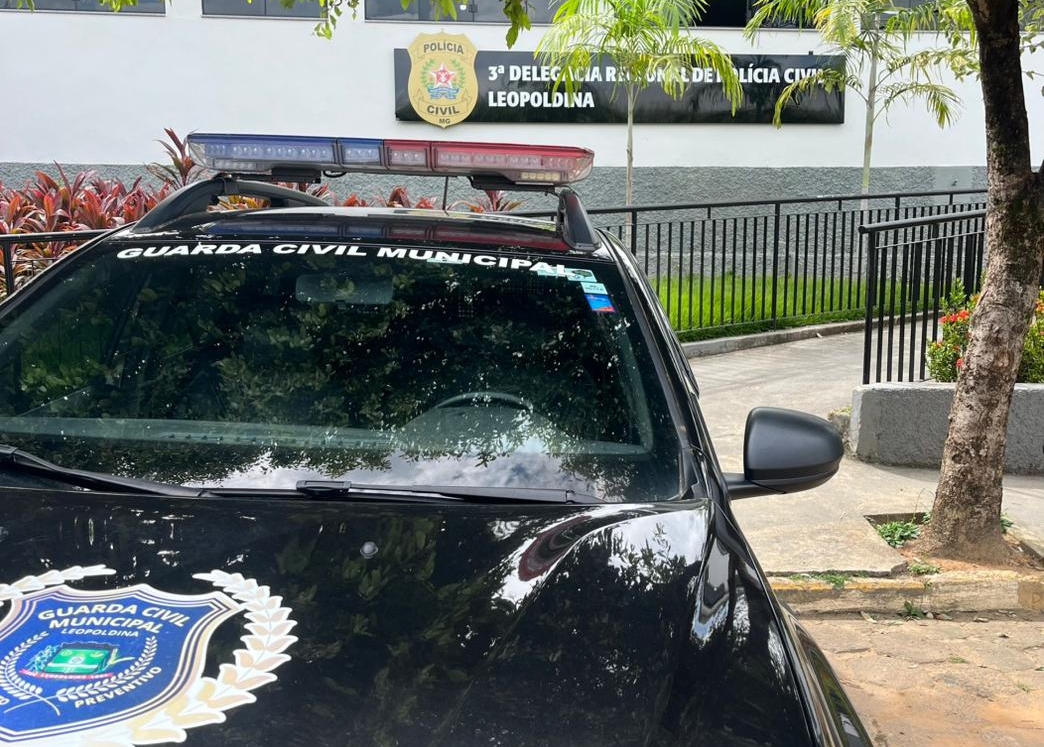 Mulher é detida pela GCM após três crianças serem encontradas sozinhas em Leopoldina