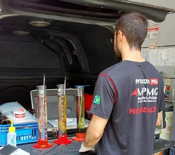 Procon do Ministério Público de MG encontra irregularidades em postos de combustíveis em Cataguases