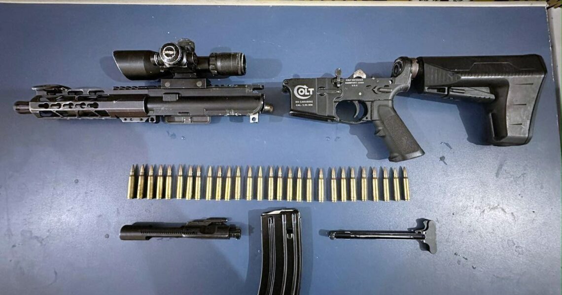 Polícia Militar apreende fuzil e prende homem durante operação em Leopoldina
