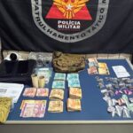 Homem é preso com drogas e mais de R$ 8 mil durante ação da PM em Leopoldina