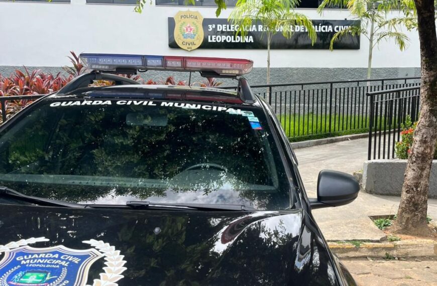 Mulher é presa pela GCM de Leopoldina após ameaçar a própria mãe e causar confusão em estabelecimento na Vila Miralda