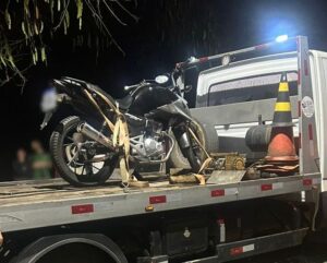 Jovem em moto irregular e com ruído excessivo tenta escapar de abordagem da GCM e acaba detido em Leopoldina