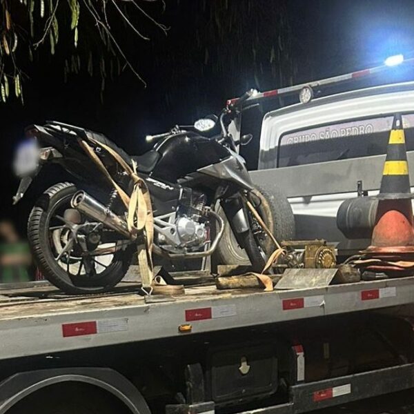 Jovem em moto irregular e com ruído excessivo tenta escapar de abordagem da GCM e acaba detido em Leopoldina