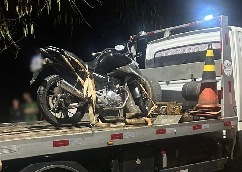 Jovem em moto irregular e com ruído excessivo tenta escapar de abordagem da GCM e acaba detido em Leopoldina