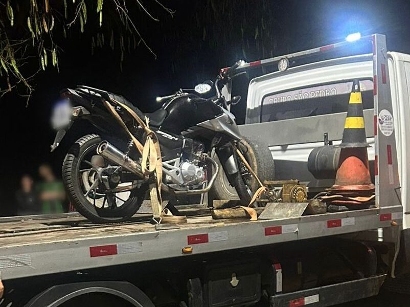 Jovem em moto irregular e com ruído excessivo tenta escapar de abordagem da GCM e acaba detido em Leopoldina