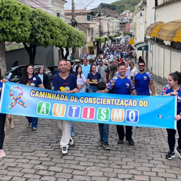 Comunidade se une em caminhada pela conscientização do autismo em Leopoldina