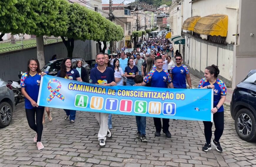Comunidade se une em caminhada pela conscientização do autismo em Leopoldina