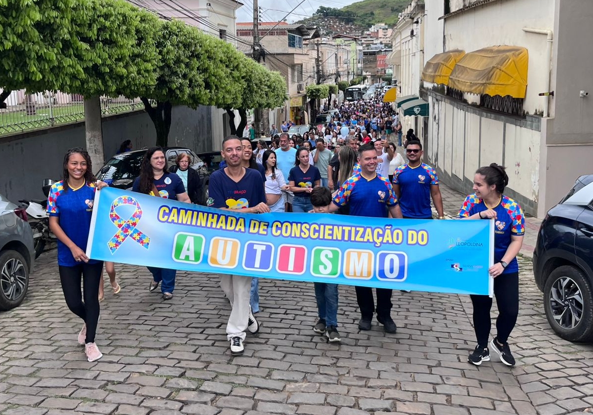 Comunidade se une em caminhada pela conscientização do autismo em Leopoldina