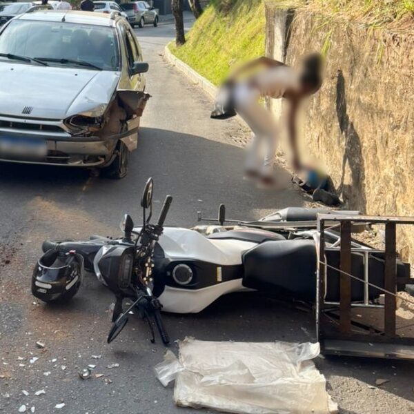 Carro na contramão provoca acidente com motociclista próximo ao Hospital de Leopoldina