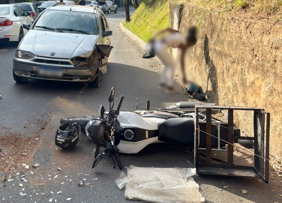 Carro na contramão provoca acidente com motociclista próximo ao Hospital de Leopoldina