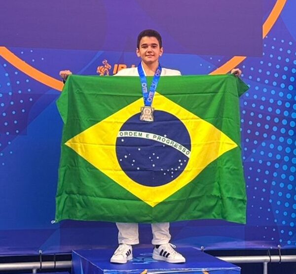 Atleta leopoldinense de 9 anos conquista vice-campeonato europeu de Jiu-Jitsu na Irlanda