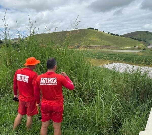Desaparecimento de idoso mobiliza buscas no Rio Glória após acidente fatal na BR-116 em Muriaé