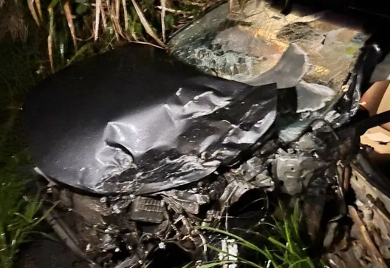 Acidente entre microônibus escolar e carro deixa idosos feridos na BR-267 entre Bicas e JF