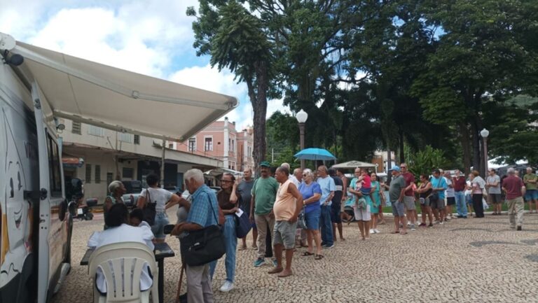 Mais de 350 pessoas são vacinadas na abertura da campanha contra a gripe em Leopoldina