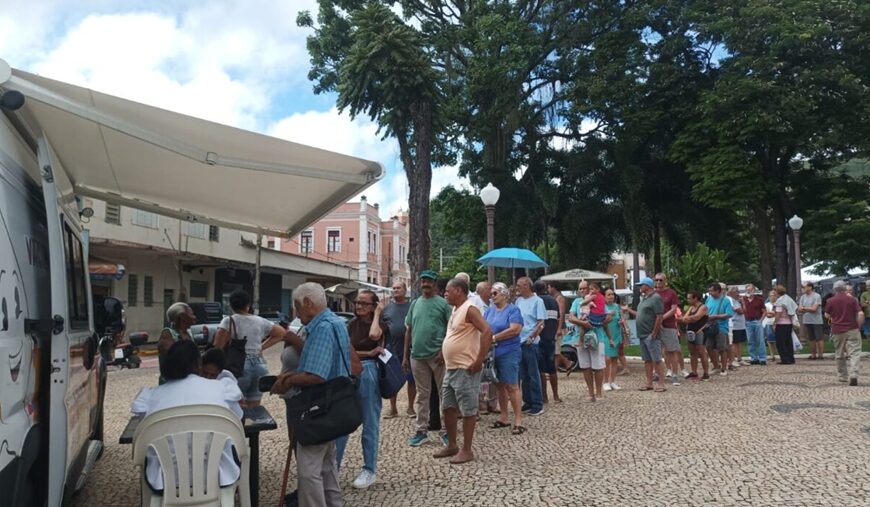 Mais de 350 pessoas são vacinadas na abertura da campanha contra a gripe em Leopoldina