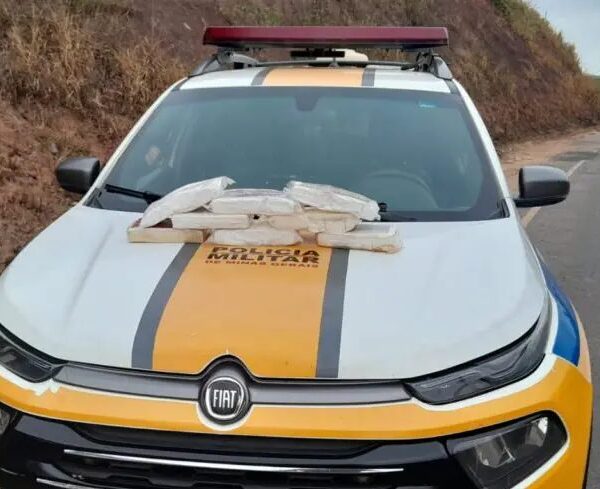 Nervosismo durante abordagem leva à descoberta de carga de cocaína