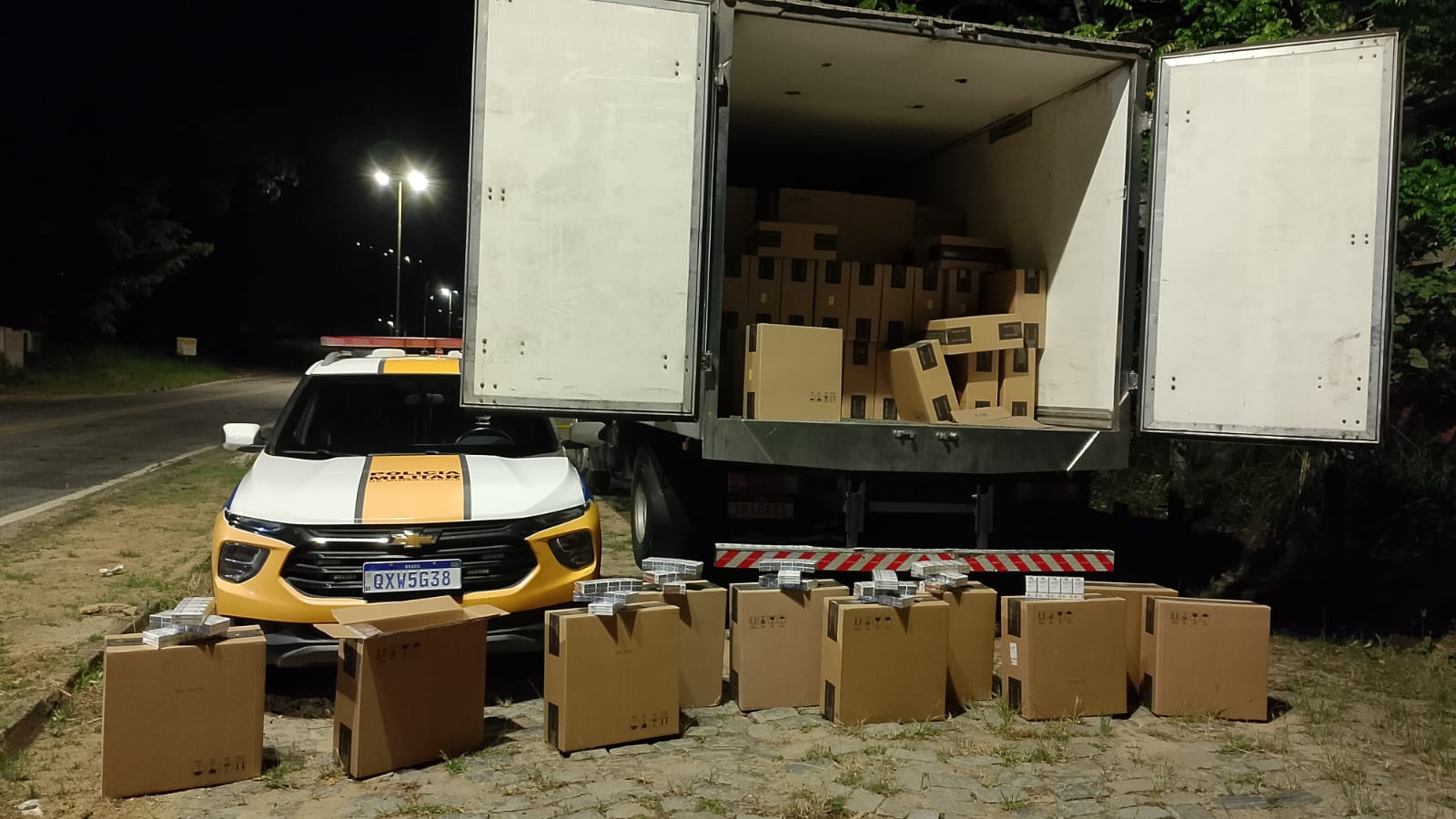 Carga avaliada em mais de R$ 1 milhão em cigarros irregulares é apreendida na MGC-393 em Além Paraíba