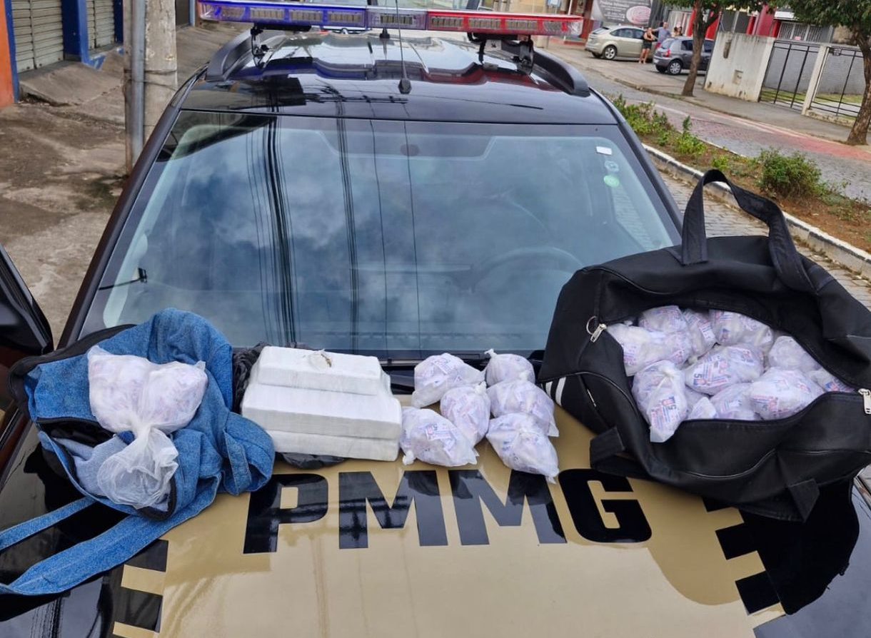 PM apreende mais de 3 mil pinos de cocaína e prende dois homens em Leopoldina