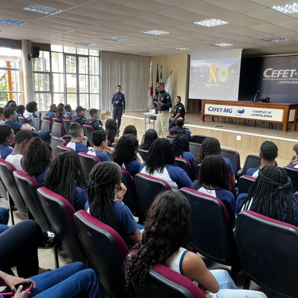 Prefeitura de Leopoldina encerra programação do Maio Amarelo com palestra educativa para estudantes