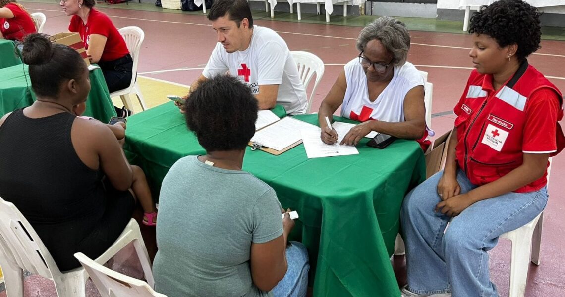 Mais de 300 famílias de Leopoldina recebem auxílio da Cruz Vermelha após período chuvoso