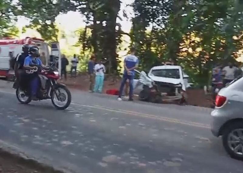Colisão envolvendo carreta e automóveis mobiliza resgate na MG-120 em Leopoldina