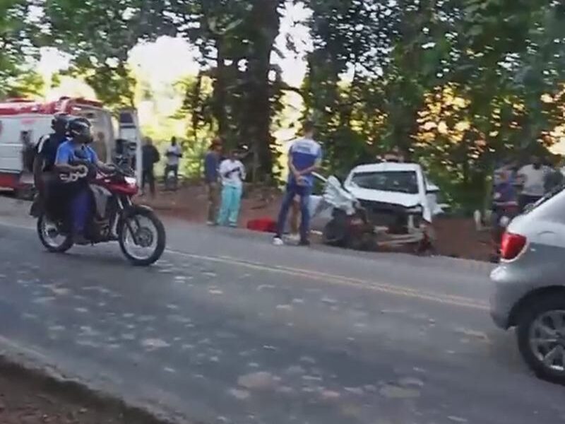 Colisão envolvendo carreta e automóveis mobiliza resgate na MG-120 em Leopoldina