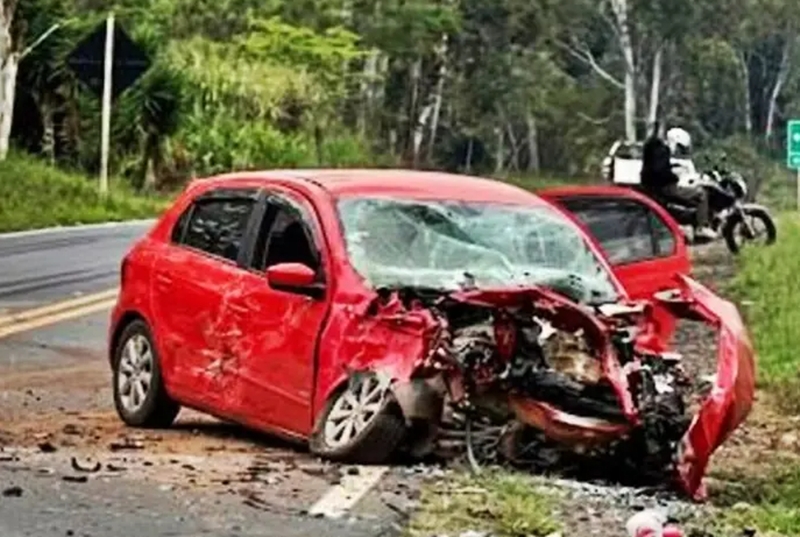 Menina de 5 anos fica gravemente ferida após acidente na BR-267 em Bicas