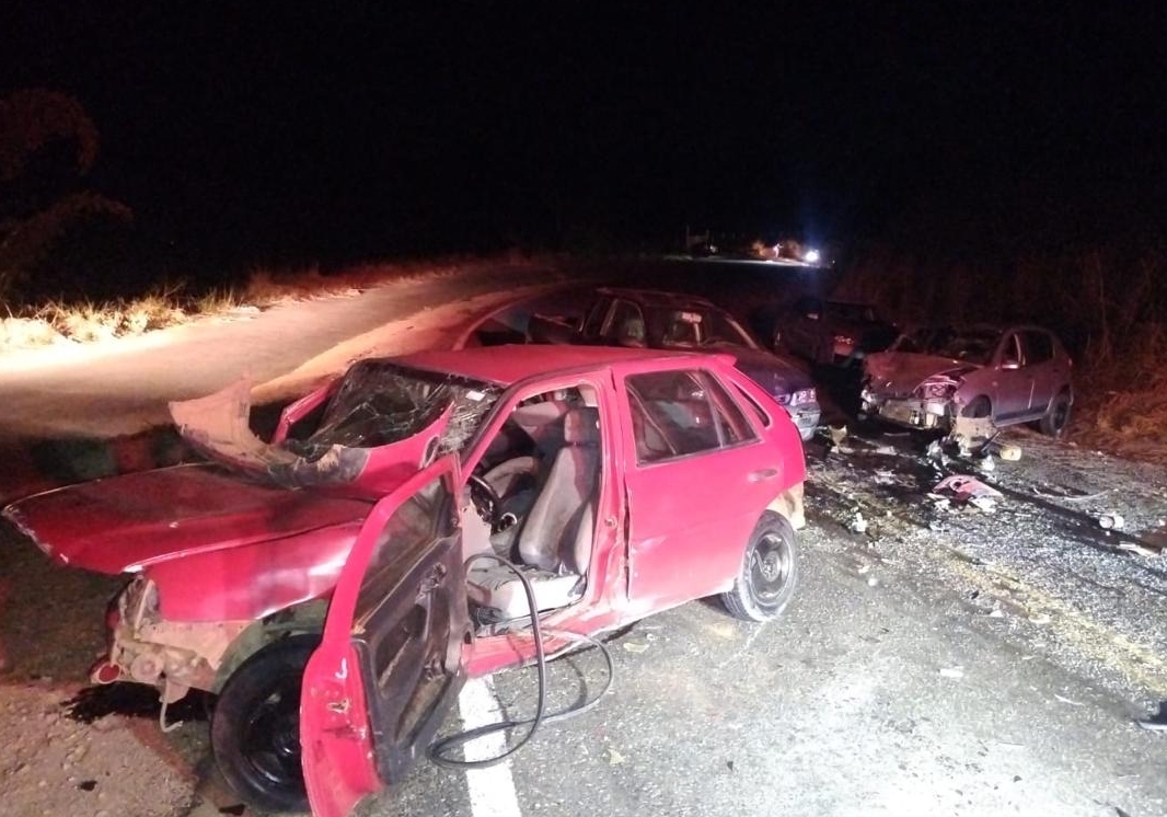 Colisão entre três veículos deixa um morto e três feridos na MGC-267 em Bicas