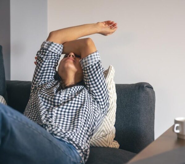 Cansaço constante e metabolismo lento: quais sinais indicam a necessidade de uma investigação hormonal?