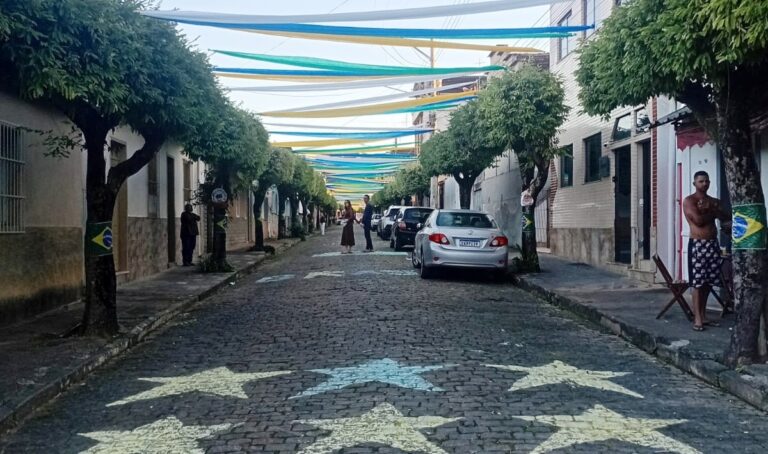 Ruas ganham cores e tradição volta a movimentar bairros de Leopoldina em clima de Copa do Mundo