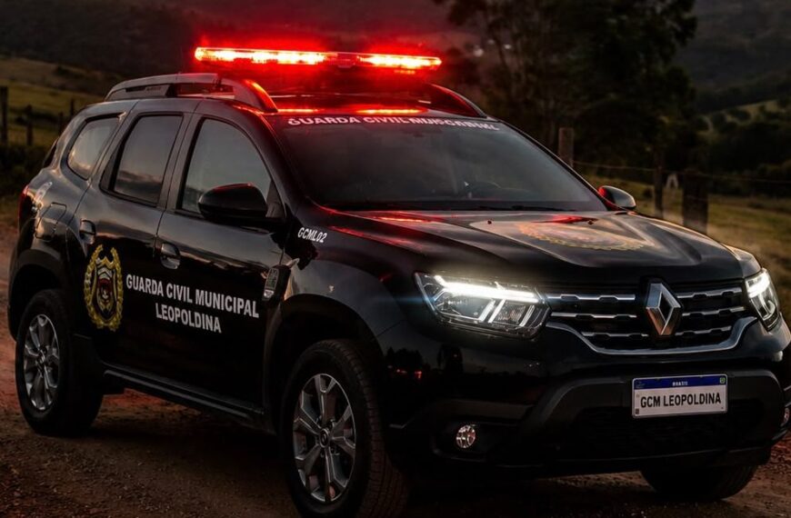 Homem é detido após avançar com carro em área interditada durante festa em Providência