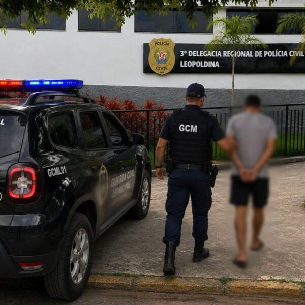 Homem é preso por descumprir medida protetiva e invadir casa da avó em Leopoldina