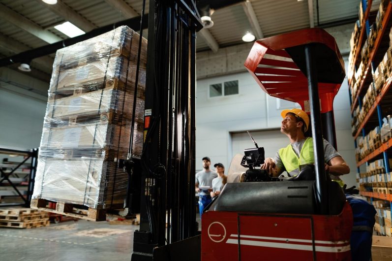 Como escolher a empilhadeira mais adequada para cada tipo de operação?