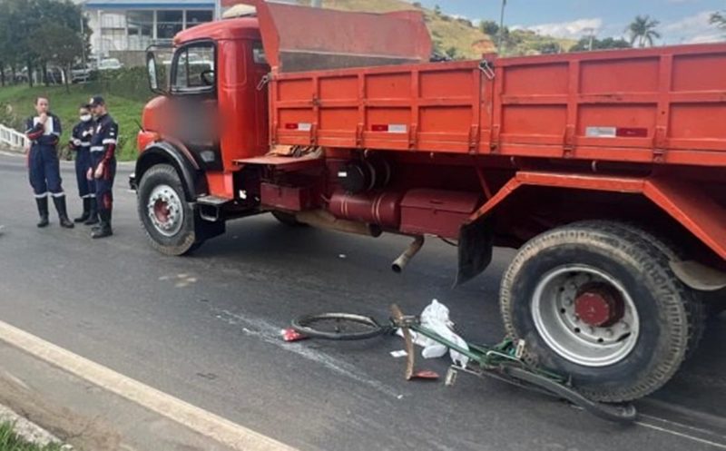 Ciclista de 69 anos morre atropelado por caminhão no trevo da BR-116 com BR-356 em Muriaé