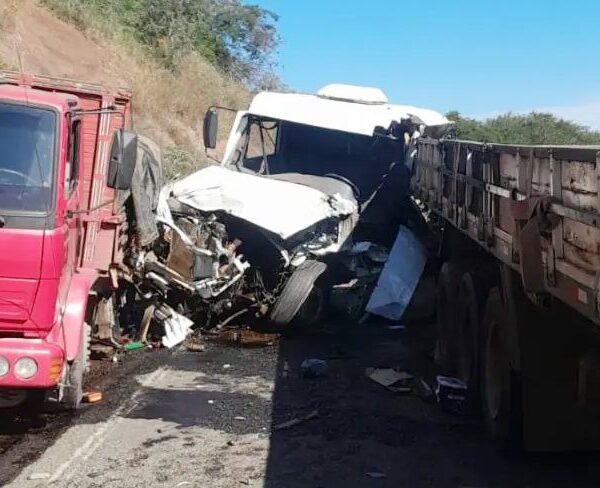 Colisão entre cinco veículos deixa dois feridos em Astolfo Dutra