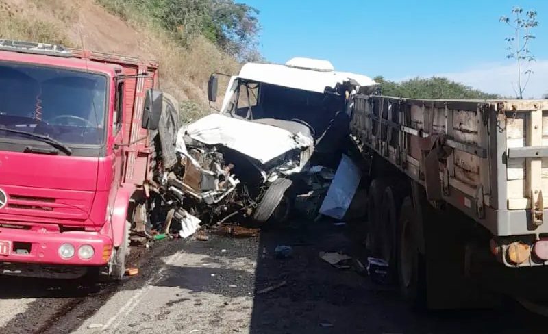 Colisão entre cinco veículos deixa dois feridos em Astolfo Dutra