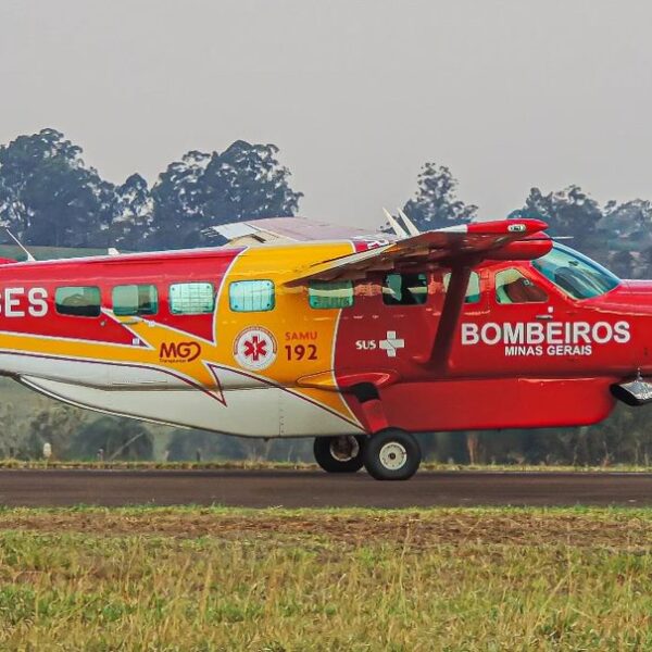 Paciente com queimaduras graves é transferido de avião após acidente em Recreio