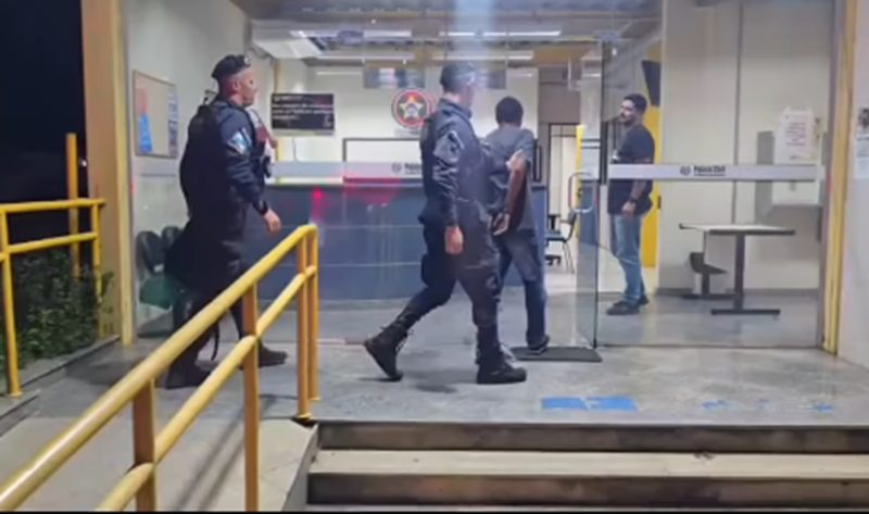 Passageiro de ônibus que seguia para Leopoldina é preso com drogas durante fiscalização no RJ