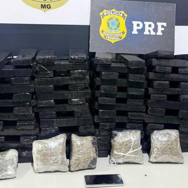 Operação conjunta da Polícia Civil e PRF apreende cerca de 200 quilos de drogas destinados a Muriaé
