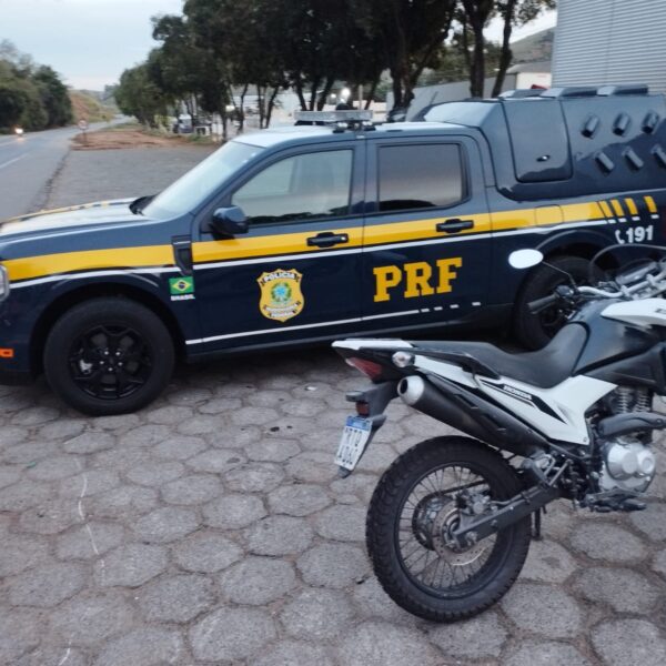 Moto roubada há quase dois anos é recuperada pela PRF durante fiscalização na BR-116 em Laranjal