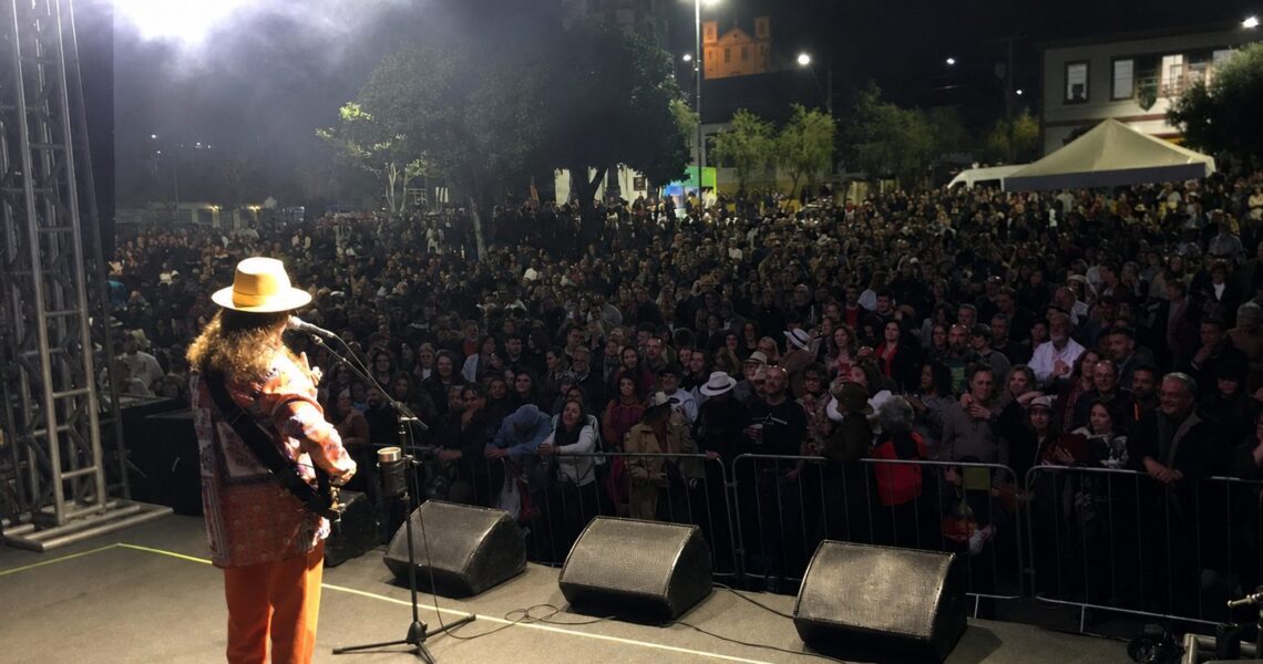 Geraldo Azevedo emociona multidão e abre em grande estilo o Festival de Viola e Gastronomia de Piacatuba