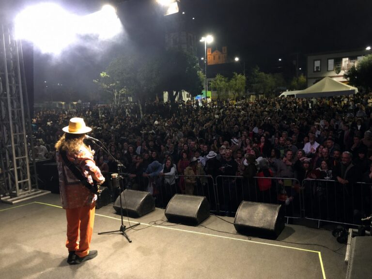 Geraldo Azevedo emociona multidão e abre em grande estilo o Festival de Viola e Gastronomia de Piacatuba