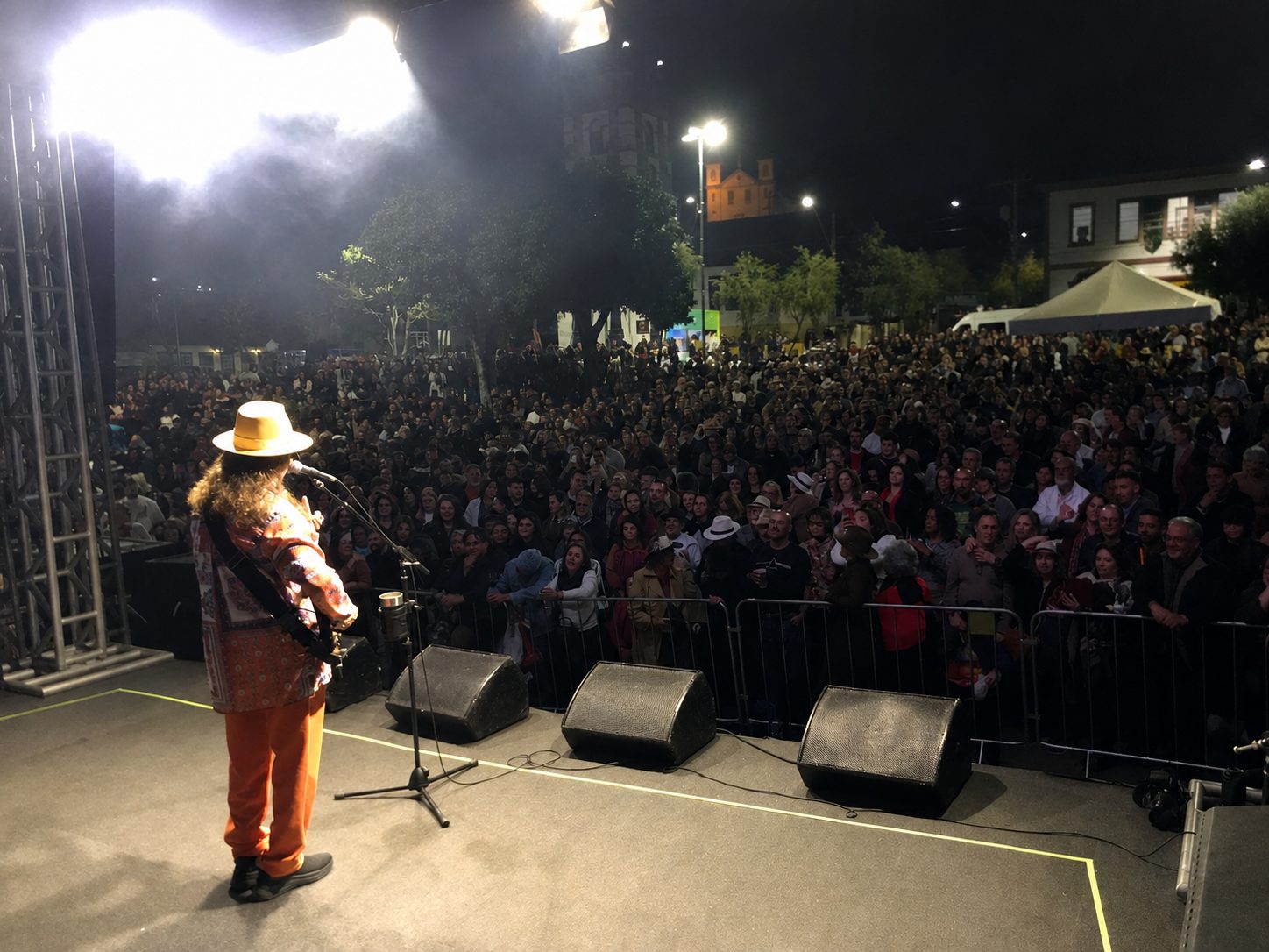 Geraldo Azevedo emociona multidão e abre em grande estilo o Festival de Viola e Gastronomia de Piacatuba