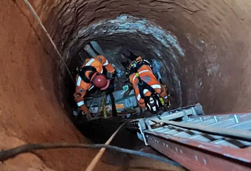 Mulher é resgatada de fossa com cerca de 8 metros de profundidade em Mar de Espanha