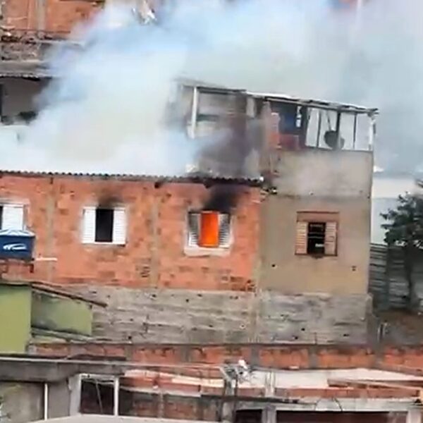 Incêndio destrói parte de residência no bairro Bela Vista em Leopoldina