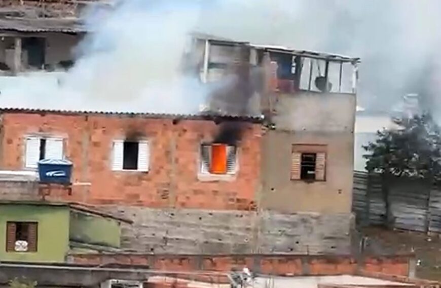 Incêndio destrói parte de residência no bairro Bela Vista em Leopoldina