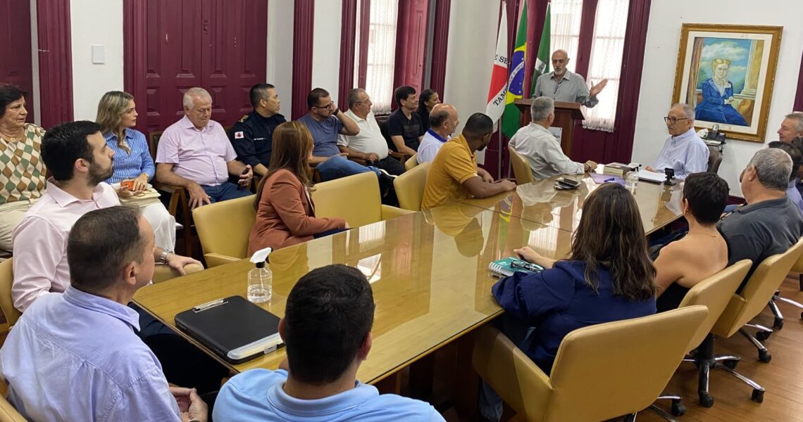 Prefeitura de Leopoldina e Sebrae firmam parceria para capacitação de servidores e atração de novos investimentos