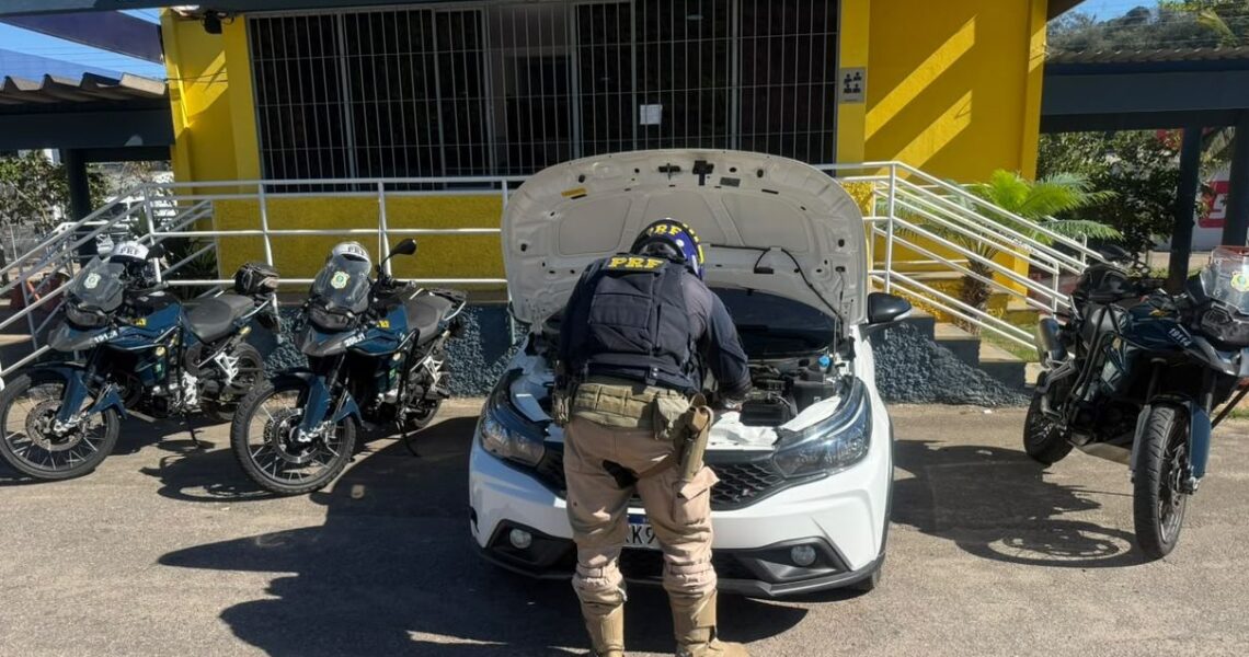 Carro roubado no RJ é identificado pela PRF durante fiscalização na BR-116 em Muriaé